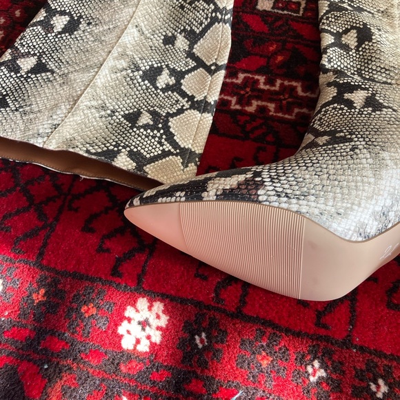 Steve Madden Python Print Heeled Boots 8 - Picture 3 of 3